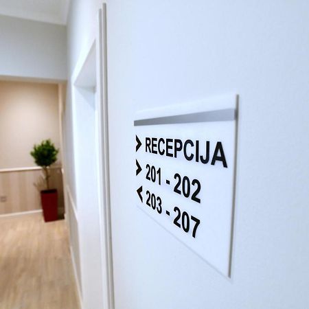 President Aparthotel Čačak Buitenkant foto