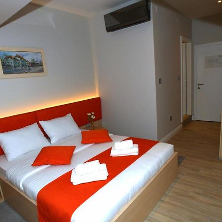 President Aparthotel Čačak Buitenkant foto