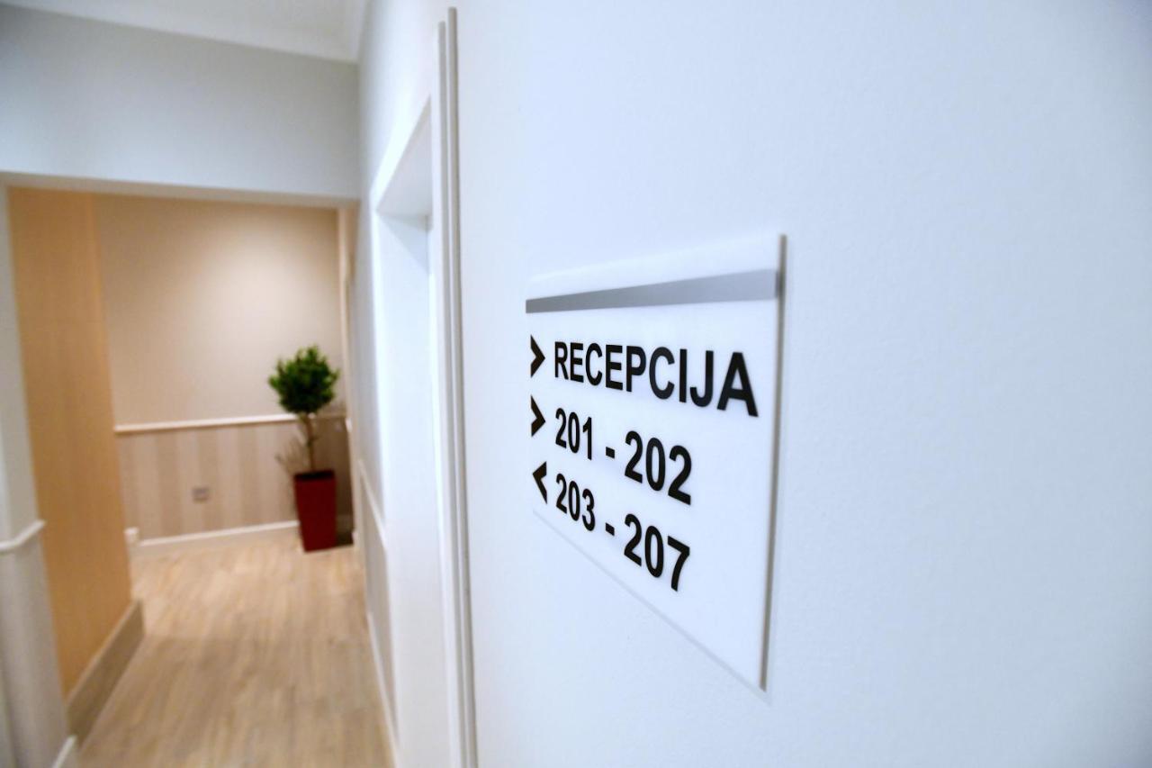 President Aparthotel Čačak Buitenkant foto