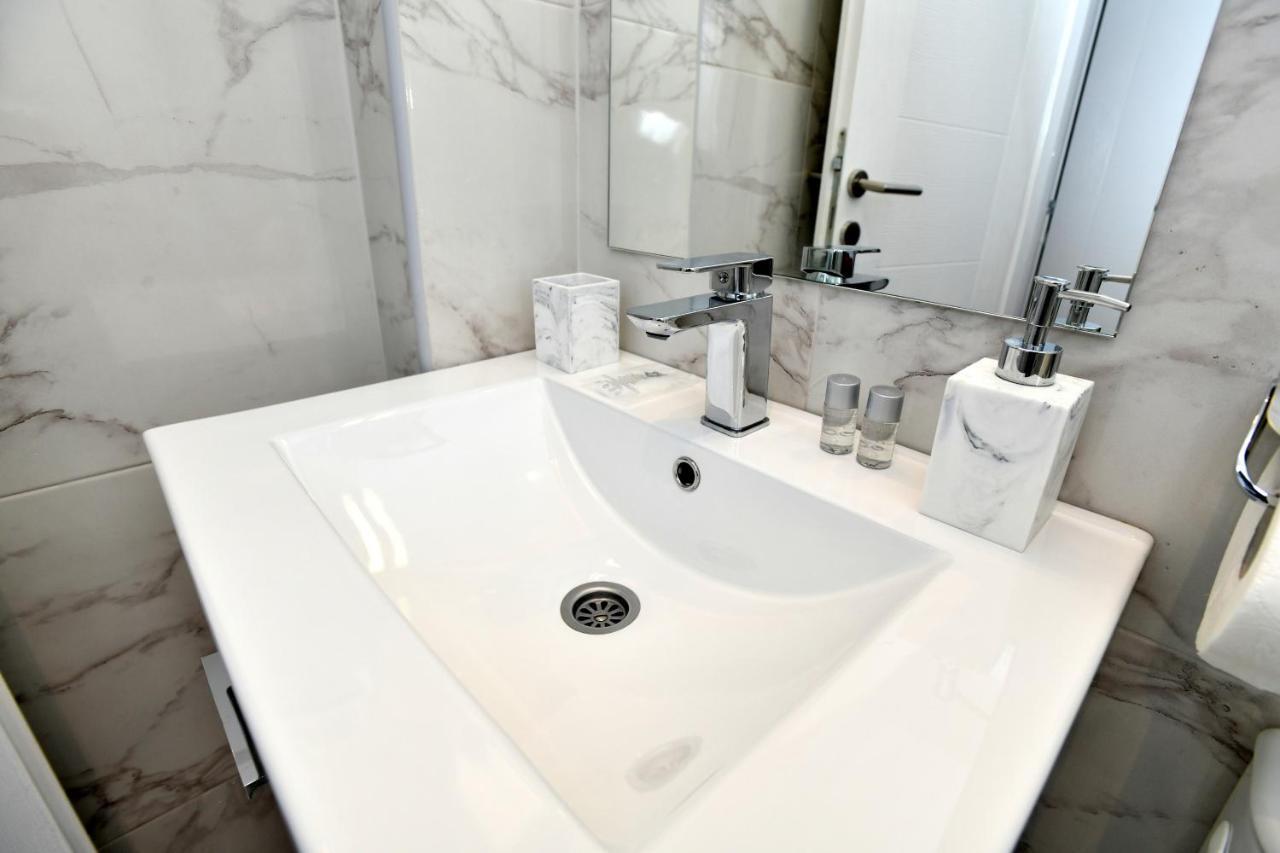 President Aparthotel Čačak Buitenkant foto